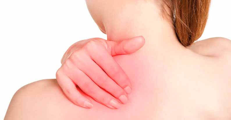 protibolecinska masaza hrbta